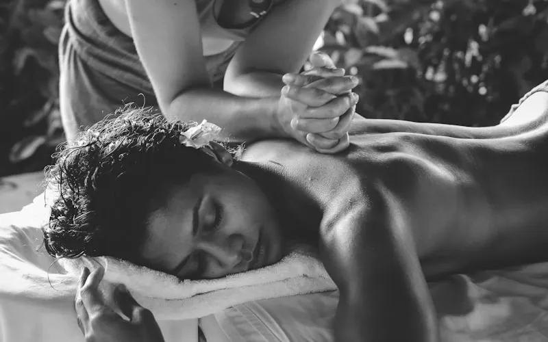 5 ejercicios para aliviar el dolor lumbar si trabajas sentado